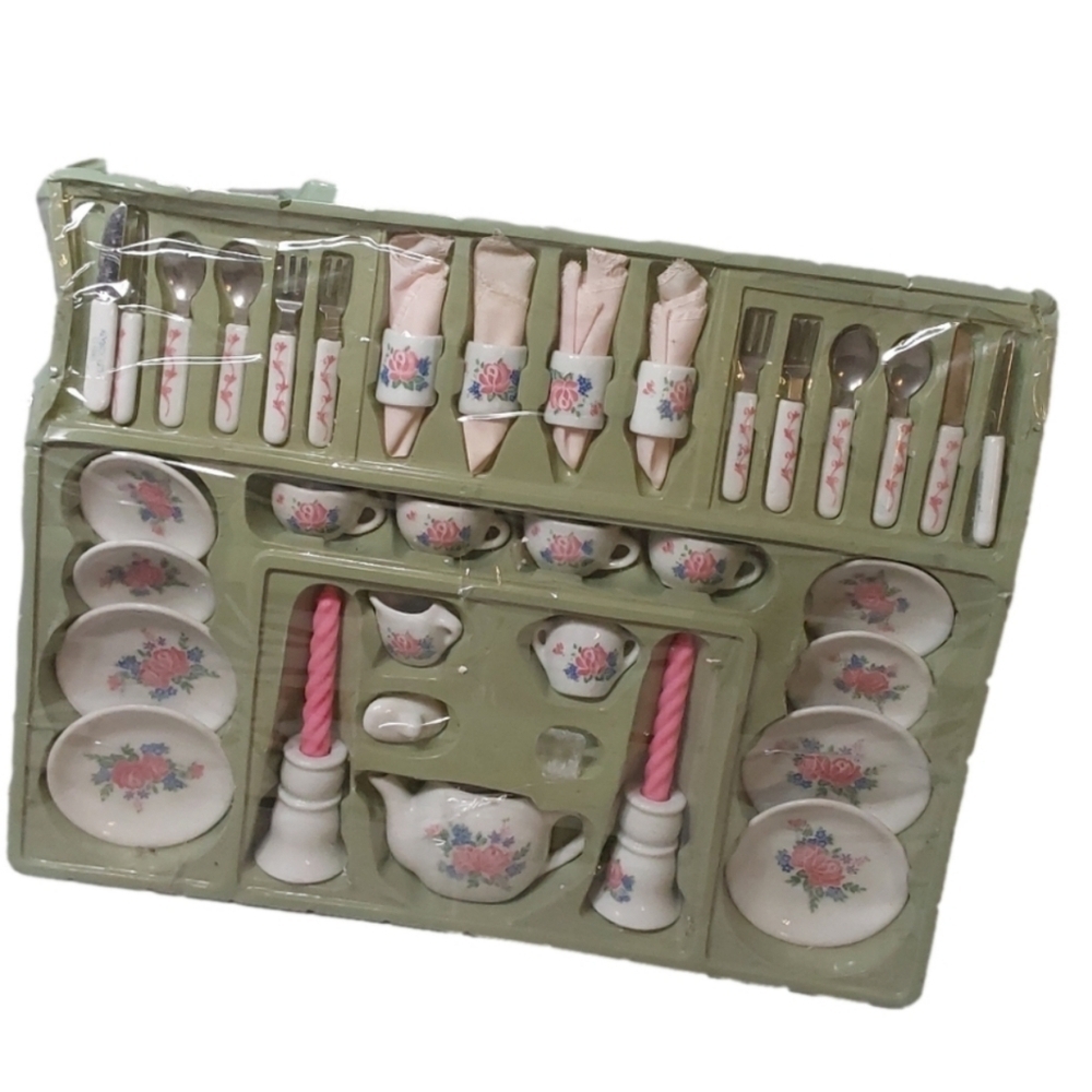 40‎ PIECES MINIATURE KIDS  COMPLETE TEA SETS